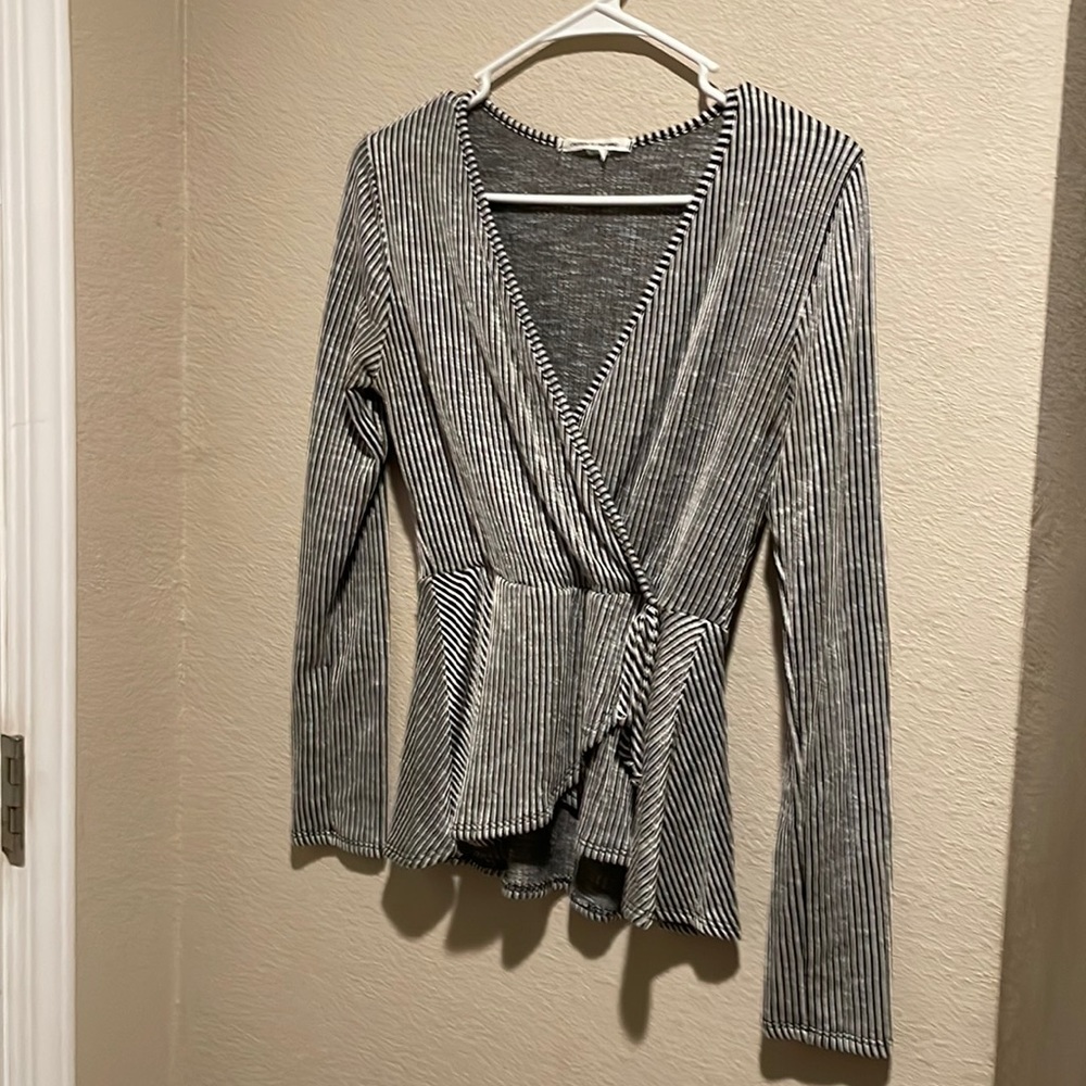 Caution the thread wrap shirt. Worn once